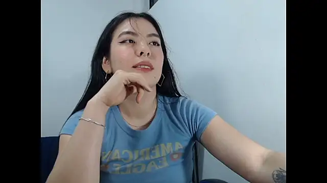 EloiseJun live cam on StripChat