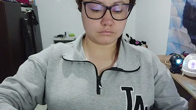 curly_greeneyed webcam