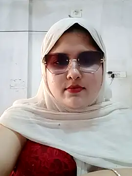 Nusrat-N live cam on StripChat