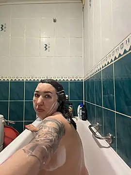 Naughtbaby_2025 live cam on StripChat