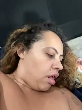 Chloe_Leaozinho live cam on StripChat