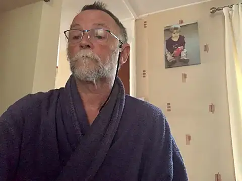Moonraker64 live cam on StripChat