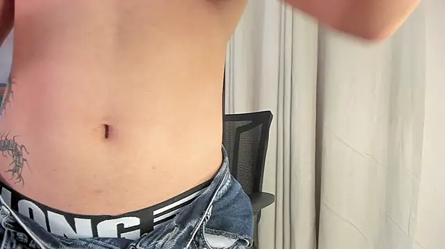 adrian_black86306 live cam on StripChat