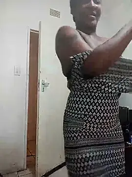 sluttylaura21 webcam