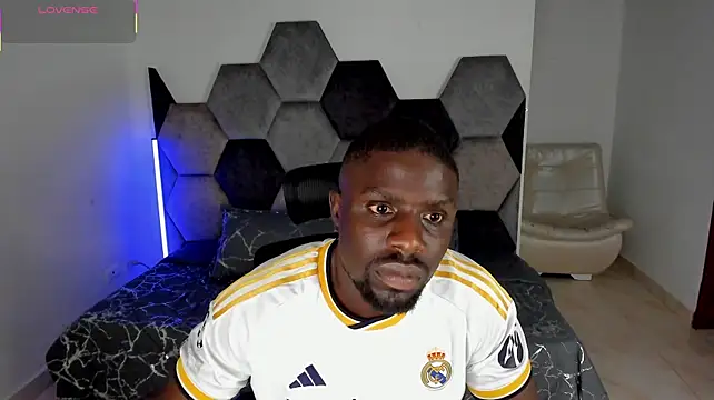 Latrellx7 live cam on StripChat