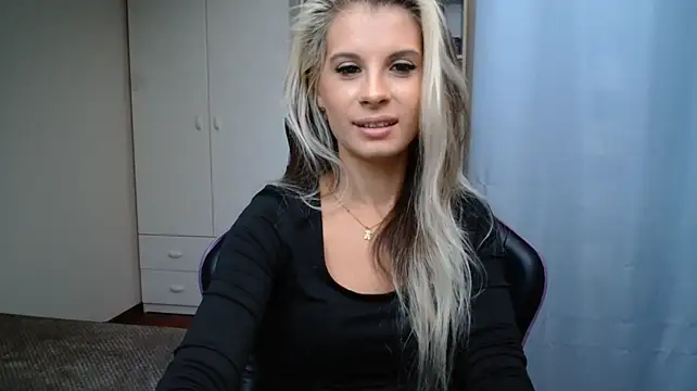 KristineGlow webcam