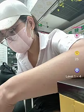 apple-979 (F milf) - ❤️‍🔥在公共场合脱掉内裤并自慰2分钟。 🫦💦