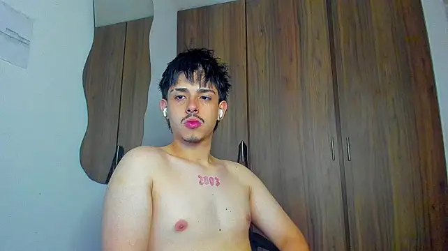 Maximo_Miller webcam