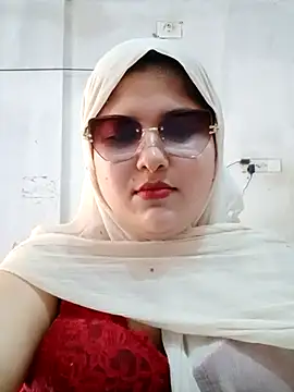 Nusrat-N live cam on StripChat