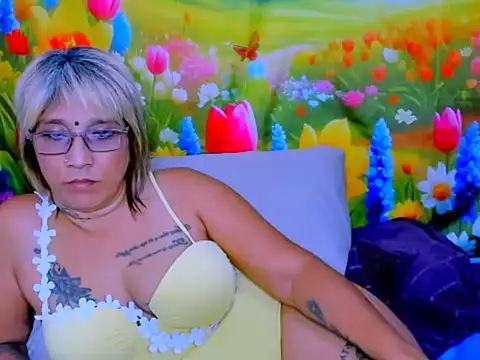 indianroxy webcam