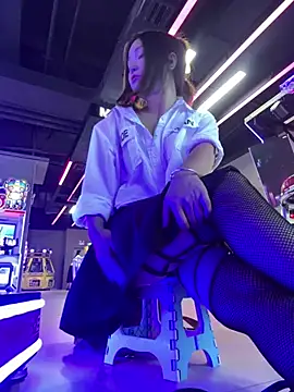 luna-sisi live cam on StripChat