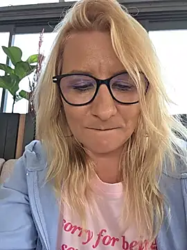 kaylinjan (F milf) - Help me keep my moams in public