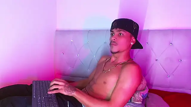 Angel_foxc13 live cam on StripChat