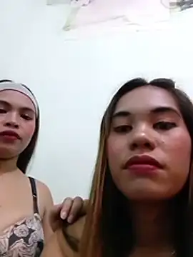 LaraXMika live cam on StripChat