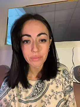 BrattyYanii webcam