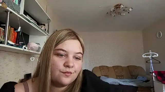 TypicalWoman webcam
