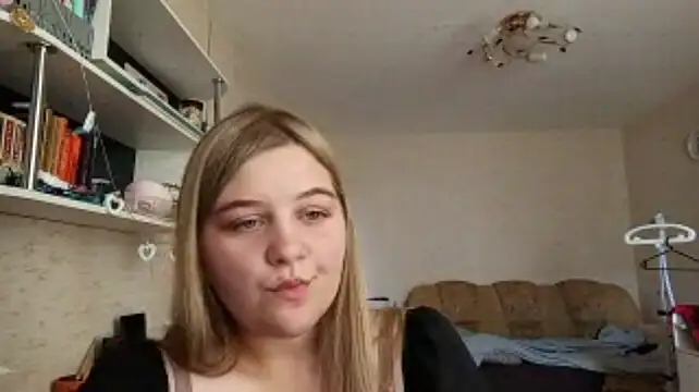 TypicalWoman webcam