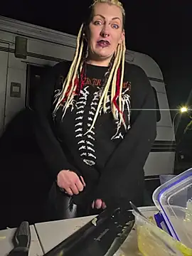 PinkTheHawk webcam