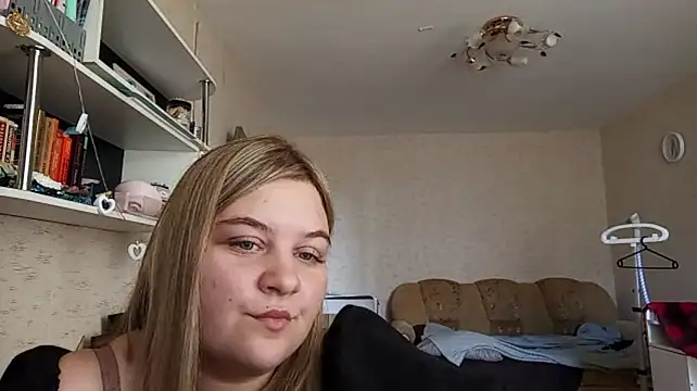 TypicalWoman webcam