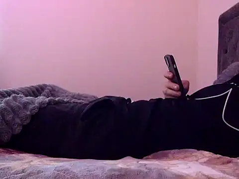 Robynson97 live cam on StripChat