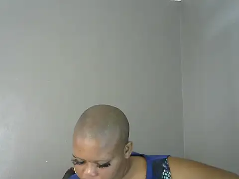 Taraj_thee_thick live cam on StripChat