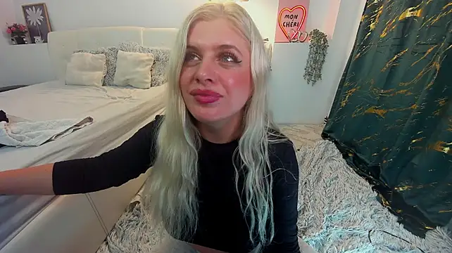 innocent_eva1 live cam on StripChat