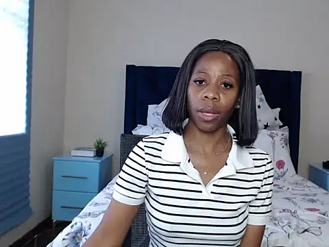 QUEENMANDYY live cam on StripChat