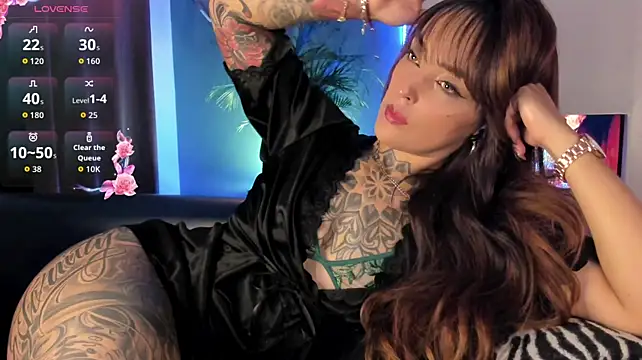 Megan_inked live cam on StripChat