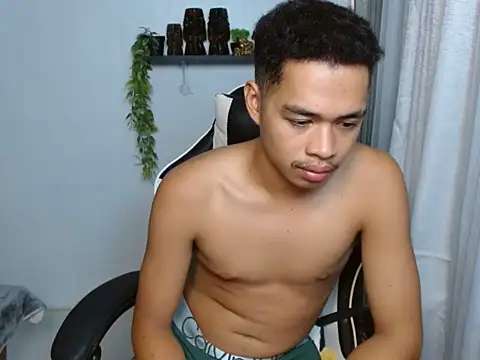 curlyasian_njxx webcam