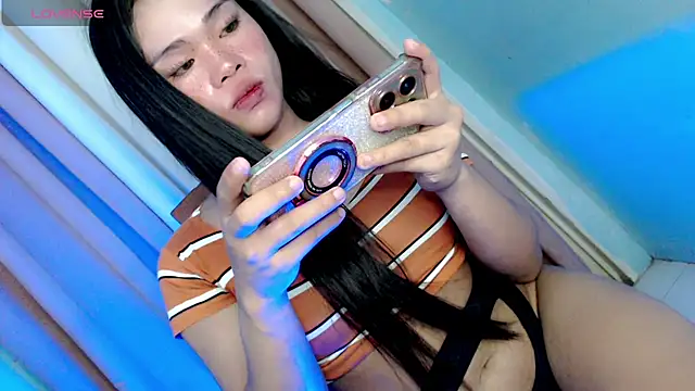 Amomentoflust202 live cam on StripChat