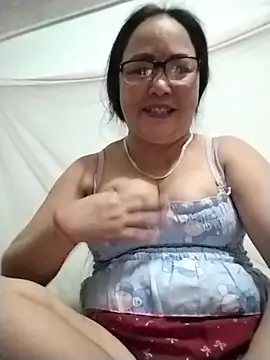 NAAYA8190 live cam on StripChat