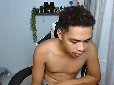 curlyasian_njxx webcam