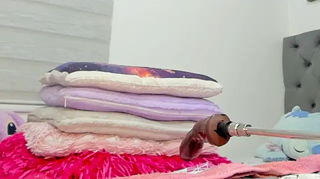 Elizabeth_18_ webcam