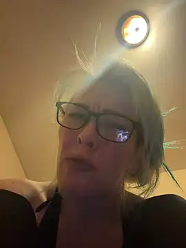 ooops_itsKelsii live cam on StripChat