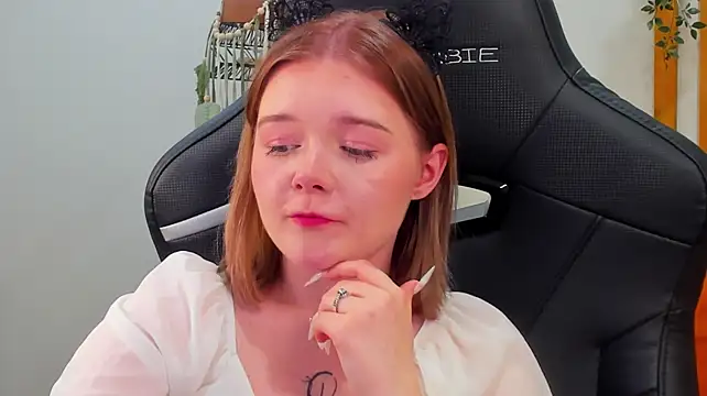 ElinaVale webcam