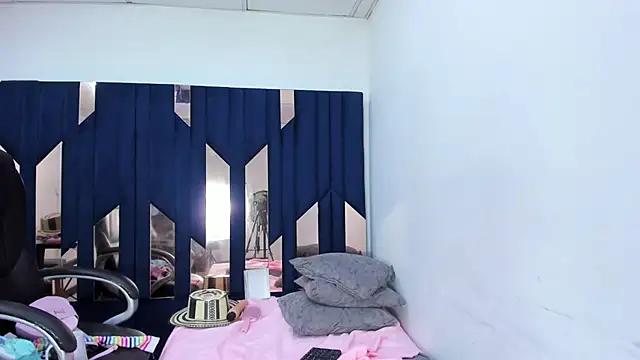 Aisha_hotts777 live sex cam