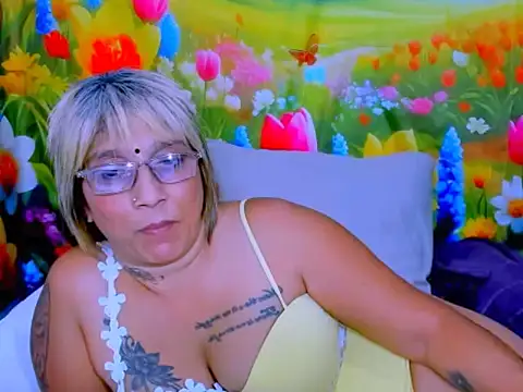indianroxy webcam