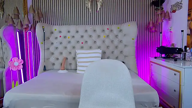PlayfulShow webcam