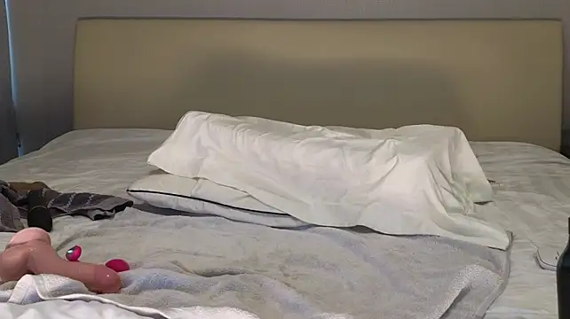 LucyNuty webcam