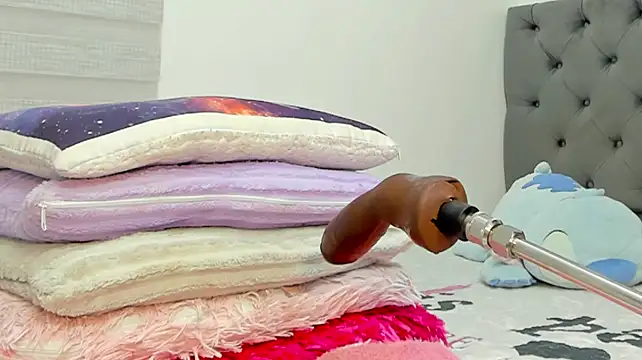 Elizabeth_18_ webcam