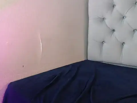 AuroraSkyX live cam on StripChat