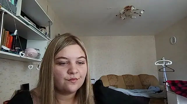 TypicalWoman webcam