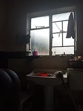 sluttylaura21 webcam