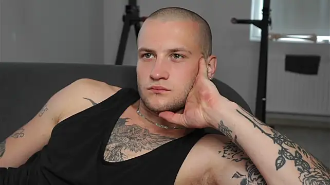 igor_wilde (M twink) - Help out Igor pay his rent XXX