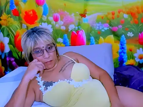 indianroxy live cam on StripChat
