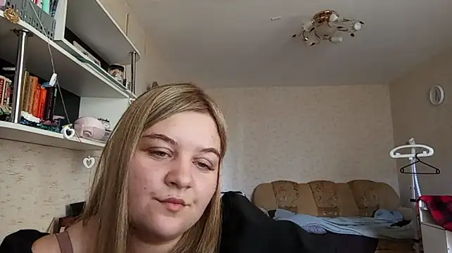 TypicalWoman webcam