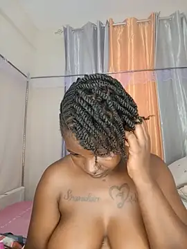 TrishaKalid webcam