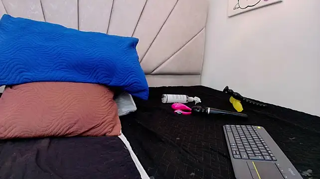 melany_roberts_'s live cam
