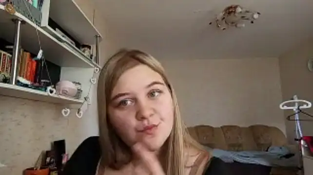 TypicalWoman's live cam