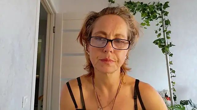 LioraWeiss's live cam